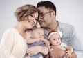 Haru, Surya Saputra Bersihkan Makam Ayahanda Seorang Diri Usai Lebaran