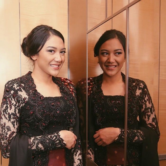 Potret Cantik nan Elegan Putri Tanjung Anak Konglomerat Chairul Tanjung yang Tengah Jadi Sorotan - Kebaya Hitam