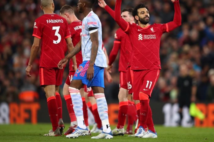 Striker Liverpool Mohamed Salah saat berselebrasi saat mencetak gol ke gawang Manchester United.