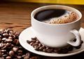Di Antara Kopi dengan Gula Aren dan Gula Putih, Mana yang Lebih Sehat?