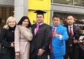 Hadiri Wisuda Anak di London, Hotman Paris Nikmati Menu Kontroversial Ini