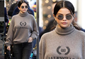 Sempat Jalani Perawatan Mental, Begini 5 Gaya Fashion Selena Gomez Sekarang!