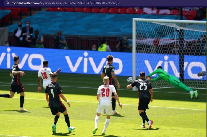 Tendangan pemain timnas Inggris, Phil Foden, membentur tiang gawang timnas Kroasia dalam laga pembuka grup D Euro 2020, Minggu (13/6/2021) dengan kick-off mulai pukul 02.00 WIB di Stadion Wembley