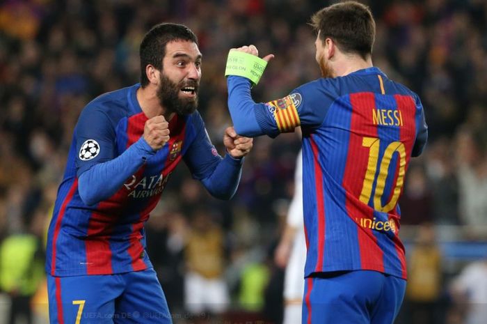 Saat masih membela Barcelona, Arda Turan (kiri), menjadi salah satu pelayan Lionel Messi di lini serang.