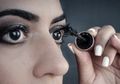 Ingin Bulu Mata Tebal dan Panjang? Gunakan 2 Bahan Alami Ini Moms