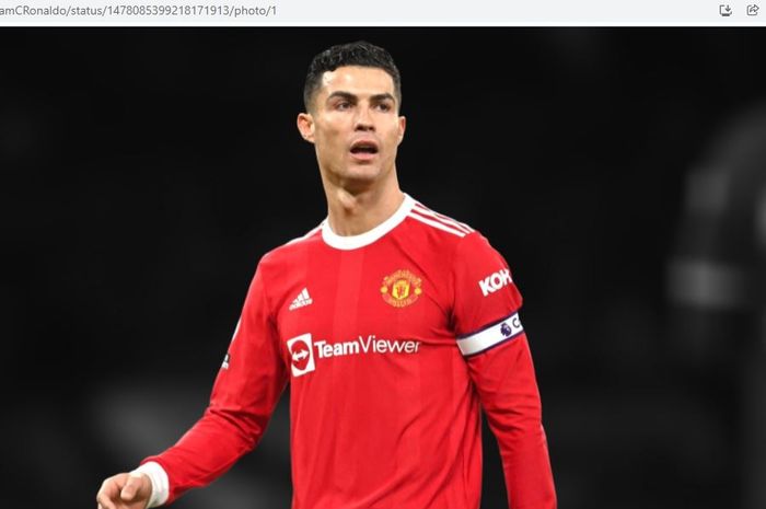 Momen Cristiano Ronaldo menjadi kapten Manchester United saat melawan Wolverhampton Wanderers pada laga pekan ke-21 Liga Inggris 2021-2022 di Stadion Old Trafford, Senin (3/1/2022).