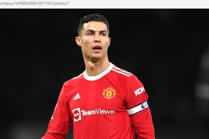 Momen Cristiano Ronaldo menjadi kapten Manchester United saat melawan Wolverhampton Wanderers pada laga pekan ke-21 Liga Inggris 2021-2022 di Stadion Old Trafford, Senin (3/1/2022).