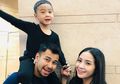 Tajir Melintir Sejak Lahir, Rafathar Kenakan Kaus Seharga Jutaan Rupiah Saat Main Air di Bak Mandi Baim Wong