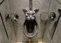 7 Toilet Cowok Unik di Berbagai Negara. Ada yang Dilengkapi Mikroskop