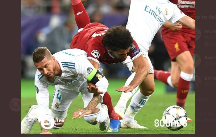 Insiden Sergio Ramos dan Mohamed Salah dalam final Liga Champions 2017-2018 antara Real Madrid vs Liverpool.