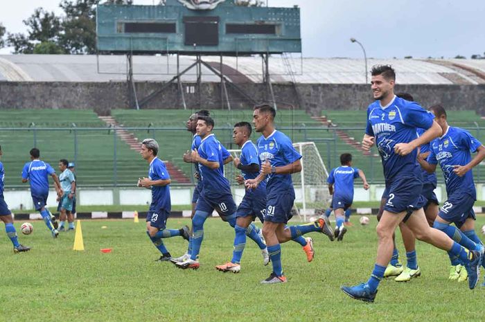 Para pemain Persib Bandung menggelar latihan