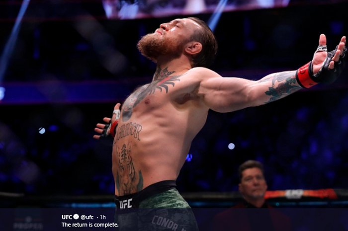Selebrasi Conor McGregor usai menang dalam waktu 40 detik lawan Donald Cerrone pada UFC 246 di T-Mobile Arena, Las Vegas, Minggu (19/1/2020). 