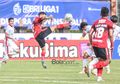 VIDEO - Detik-detik Hasyim Kipuw Tendang Alat Kelamin Pemain Bali United
