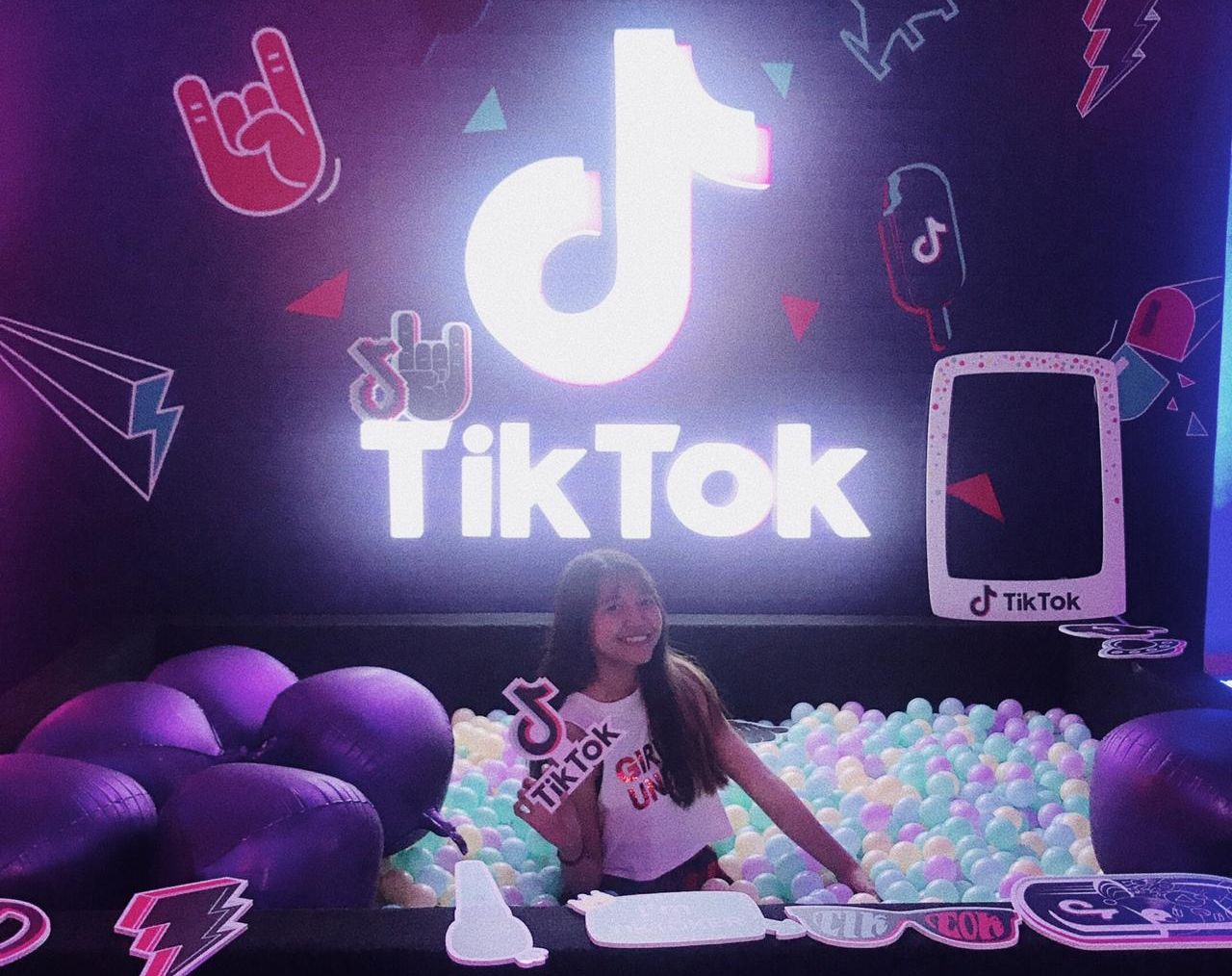 Dinda Cassanova di Acara TikTok Akhir Tahun