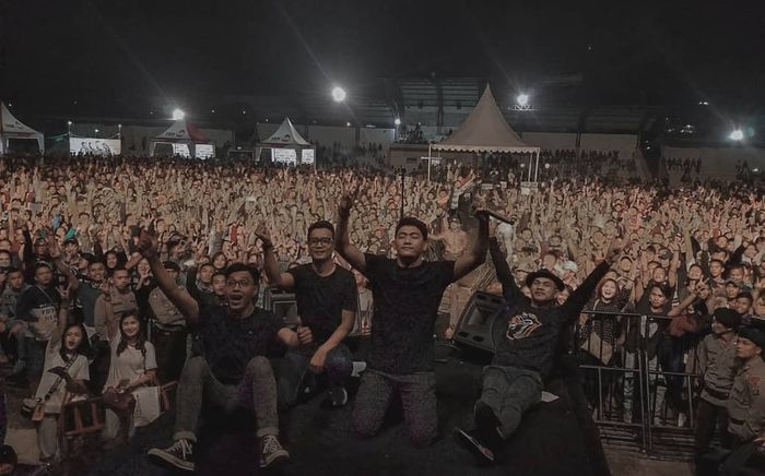 Seventeen saat manggung