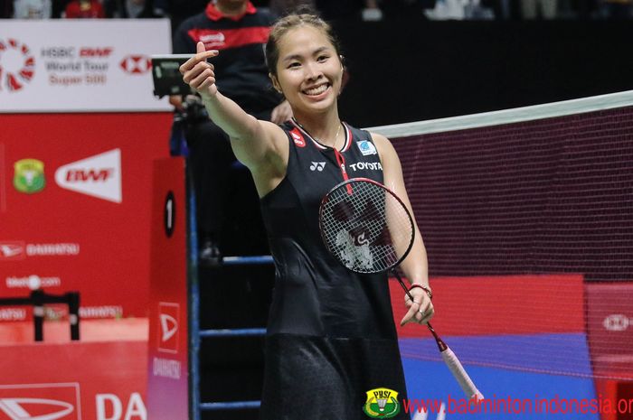 Pebulu tangkis tunggal putri asal Thailand, Ratchanok Intanon, saat memastikan gelar juara Indonesia Masters 2020 usai mengalahkan Carolina Marin (Spanyol) pada babak final yang dihelat di Istora Senayan Jakarta, Minggu (19/1/2020).