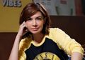 Najwa Shihab Tampil Bak Lady Rocker saat Nonton Konser Guns N' Roses