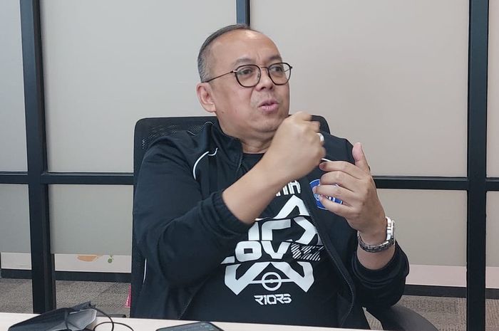 Direktur Utama PT Liga Indonesia Baru (LIB), Akhmad Hadian Lukita saat menemui awak media di Kantor PT LIB, Menara Mandiri, Jakarta Selatan, Jumat (29/10/2021).