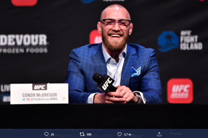 Conor McGregor saat menghadiri  konferensi pers pra-event UFC 257 di Abu Dhabi, UEA, Kamis (21/1/2021).