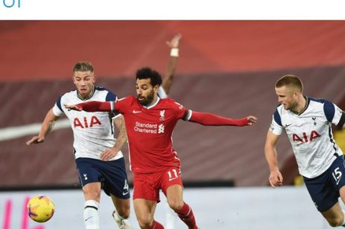 Striker Liverpool, Mohamed Salah, beraksi dalam laga Liga Inggris kontra Tottenham Hotspur di Stadion Anfield, Rabu (16/12/2020).
