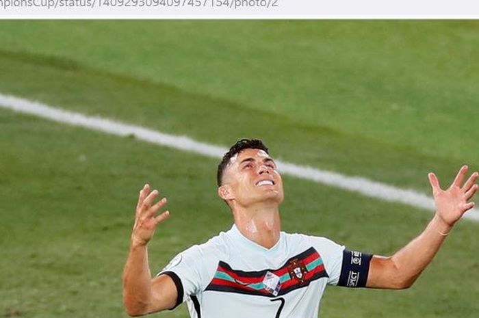 Ekspresi megabintang timnas Portugal, Cristiano Ronaldo, usai timnya dikalahkan timnas Belgia dalam laga 16 besar EURO 2020 di Stadion La Cartuja, Minggu (27/6/2021).