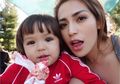 Bikin Gemas! El Barack Nyanyikan Indonesia Raya Dipandu Jessica Iskandar
