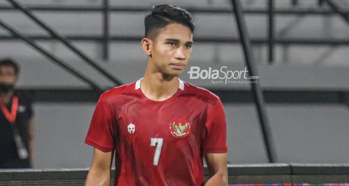 Pemain timnas Indonesia, Marselino Ferdinan, nampak ikut serta dalam laga di Stadion Kapten I Wayan Dipta, Gianyar, Bali, 27 Januari 2022.