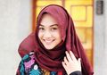 Fashion Hijab dengan Celana yang Nyaman Ala Indah Nada Puspita