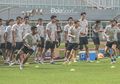 Timnas Indonesia di Mata Pesepak Bola Asing, Kasar Suka Tendang Lawan