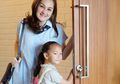 Serunya Cerita Mona Ratuliu Saat Anaknya Pertama Kali Masuk SD, Si Kecil Mengalami?