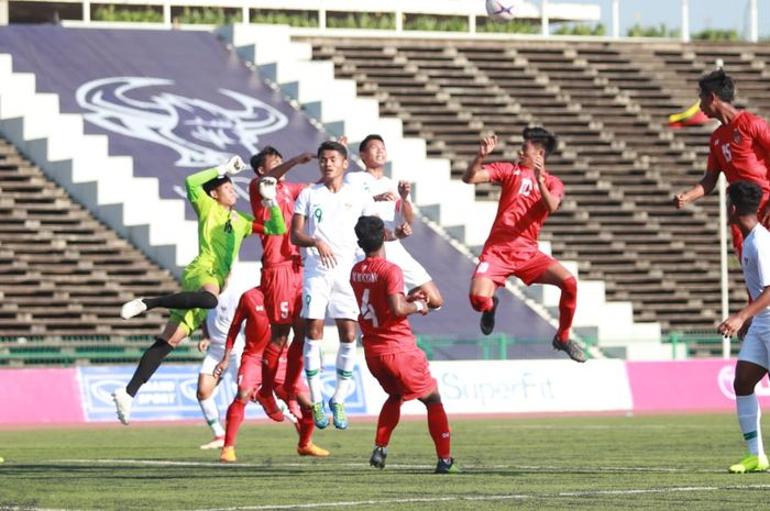 Timnas U-22 Indonesia melawan Myanmar pada Grup B Piala AFF U-22 2019 di Kamboja.