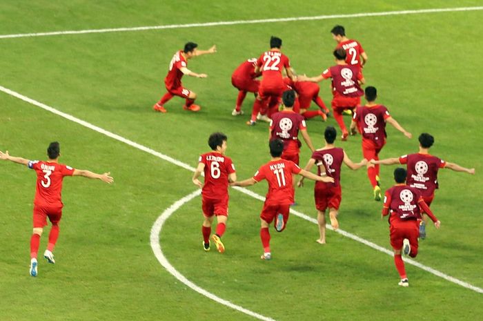 Selebrasi pemain timnas Vietnam setelah memastikan ke perempat final Piala Asia 2019.