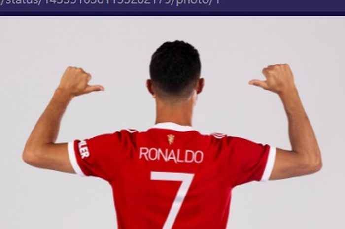  Megabintang Manchester United, Cristiano Ronaldo, resmi menggunakan nomor punggung 7 dalam periode keduanya di Old Trafford. 