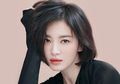 Dirumorkan Cerai, Ini 5 Gaya Busana Modis dan Santai Song Hye Kyo yang Bisa Ditiru!