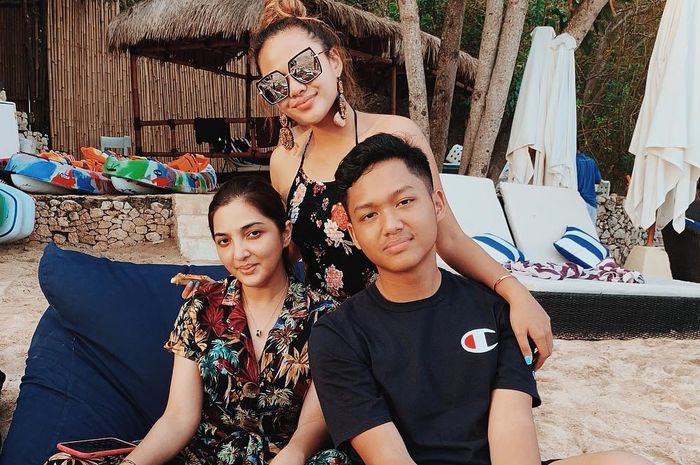 Aurel dan Azriel beri kado mewah untuk Ashanty, harganya fantastis