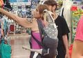 Kocak! Ini Foto-Foto Kejadian Unik yang Pernah Terjadi di Supermarket