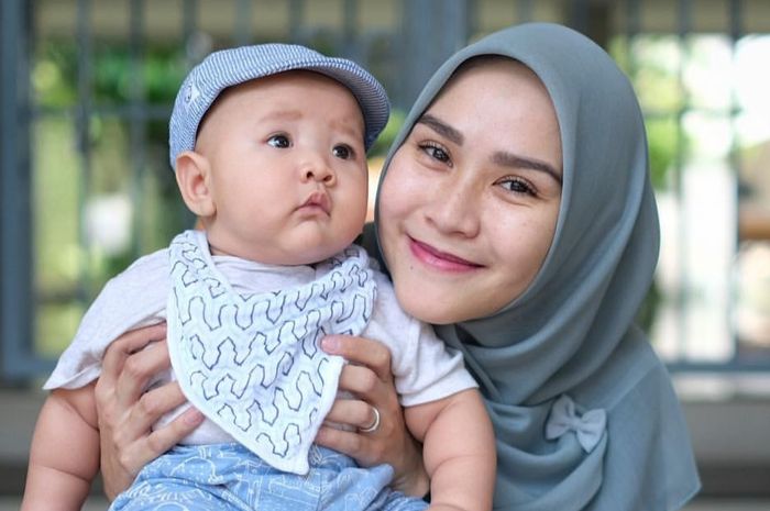 Adya Zaskia Mecca dan anak keempatnya