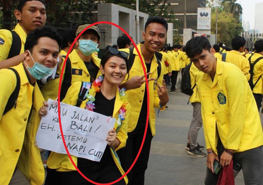 Livia Ellen, Mahasiswi UI yang Kecewa Fotonya Viral Saat Aksi di DPR RI  Ternyata Bukan Orang Sembarangan