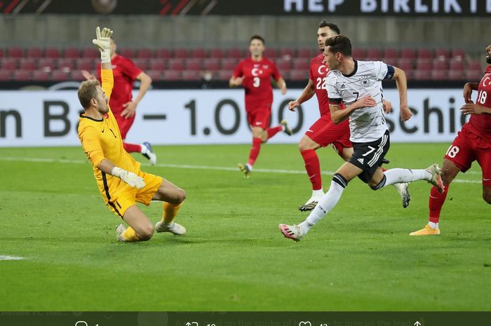 Proses terjadinya gol Julian Draxler ke gawang  Mert Gunok pada laga friendly match antara timnas Jerman dan timnas Turki, Rabu (7/10/2020).