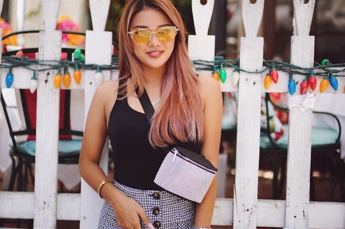 Berusia 20 Tahun, Gaya Seksi Aurel Hermansyah dengan Hot Pants Stylish Banget !