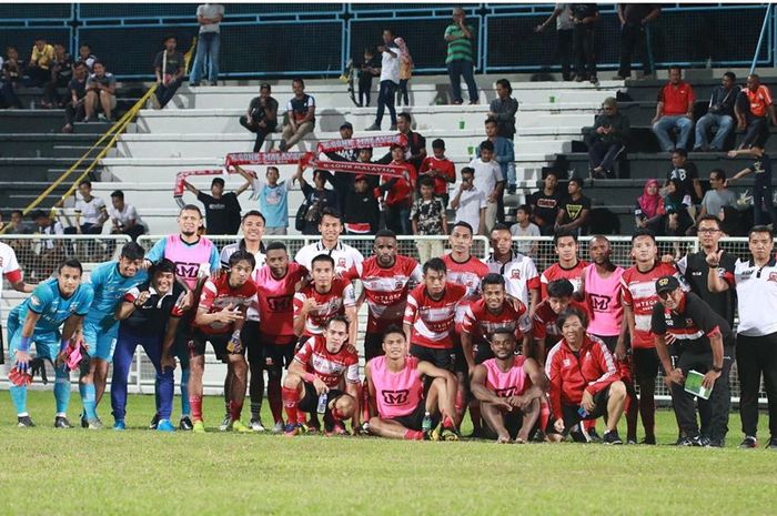 Skuad Madura United usai melakoni laga uji coba kedua kontra Terengganu FC dimana mereka kalah 0-2 dari tim tuan rumah di Stadion Sultan Ismail Nasiruddin Shah, Malaysia pada Jumat (24/1/2020).