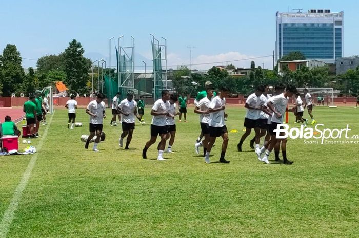 Latihan timnas U-20 Indonesia di Lapangan Thor, Surabaya pada Sabtu (17/9/2022).