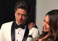 Akhirnya Shah Rukh Khan Unggah Foto Bersama Istrinya, Kenapa Ya?