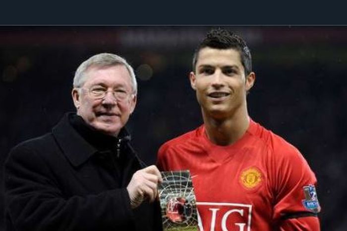 Cristiano Ronaldo bersama Sir Alex Ferguson saat masih di Manchester United.