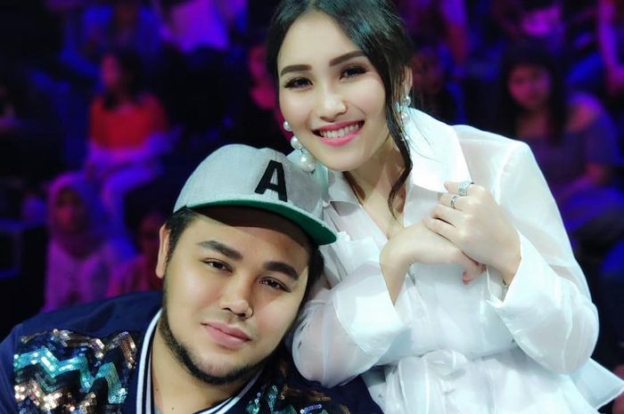 Ayu Ting Ting Blak-blakan Suruh Ivan Gunawan Nikah & Punya Anak, Saat Dijawab Justru Kesal Sendiri
