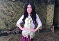 Anggunnya 4 Gaya Tina Toon Memakai Kebaya. Cocok Buat Menghadiri Acara Formal!