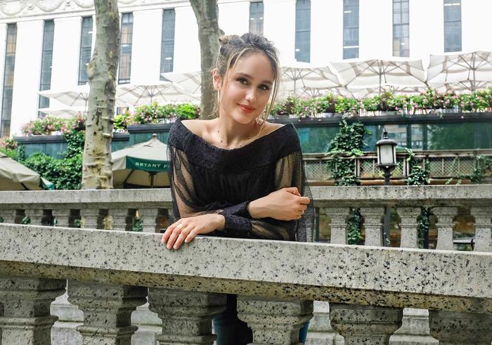 Gaya hidup Cinta Laura di New York
