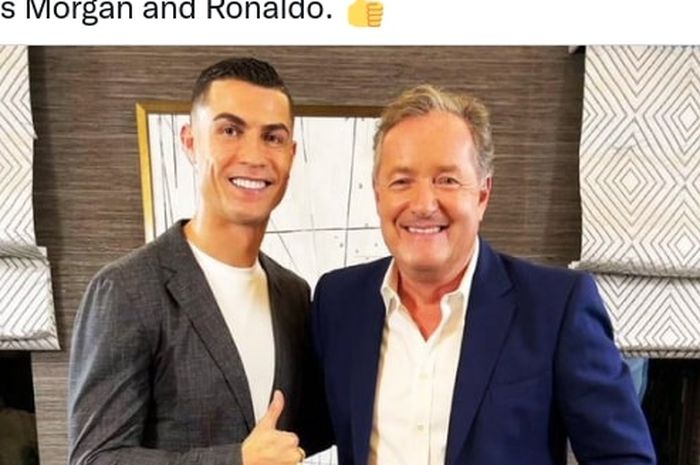 Bintang Manchester United, Cristiano Ronaldo (kiri), saat melakukan wawancara dengan Piers Morgan.