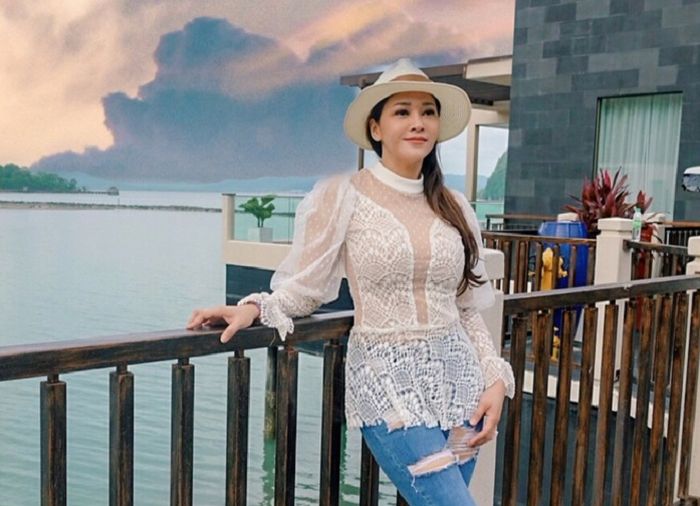 Penampilan Maia Estianty saat berlibur di Malaysia