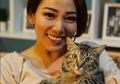 Anisha Dasuki Ternyata Pecinta Kucing! Ini Manfaat Memelihara Kucing